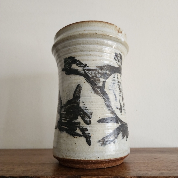 Vintage Handmade Artist Sign Nancy Pawel Fish Sketch Pottery Vase - Picture 4 of 8